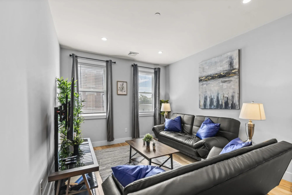 Luxury 2BD/2BA Near Logan Airport and T station