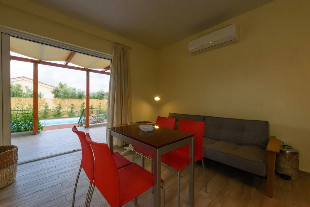 Dimitra Villa