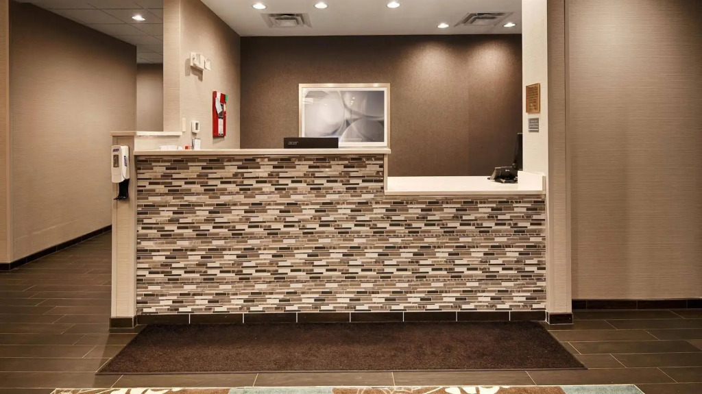 Best Western Plus Boardman Inn & Suites