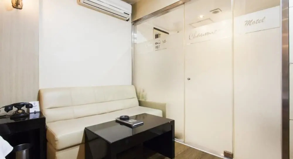 Chaumiere Motel