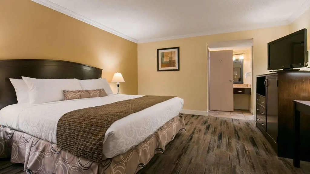 Best Western PLUS Burnaby Hotel
