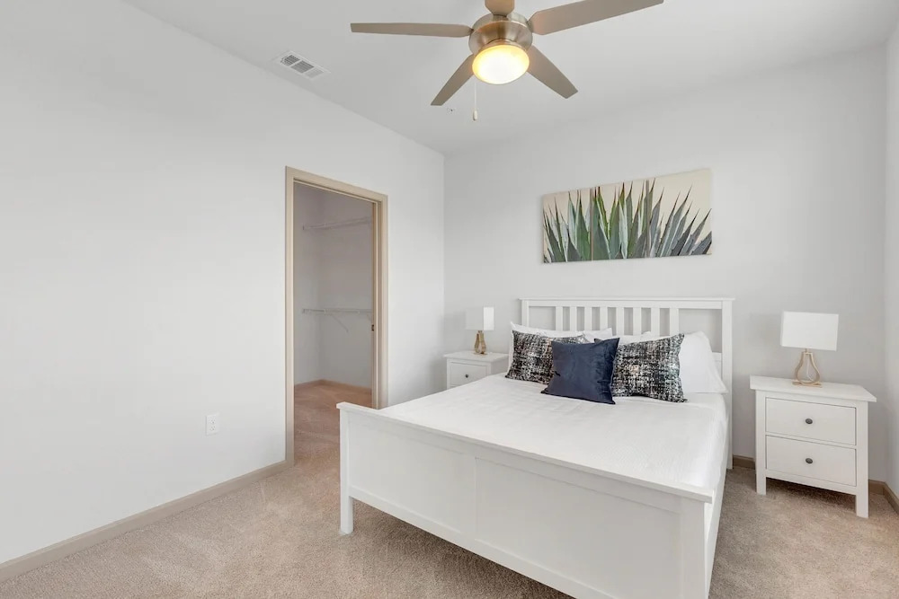 SeaWorld - Disney Apartments by NUOVO