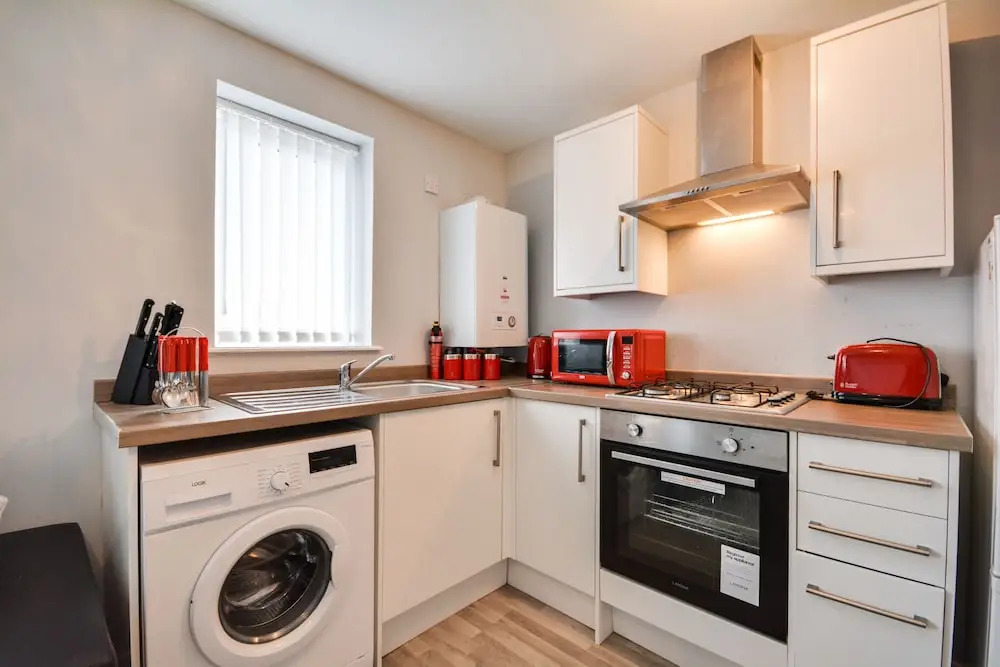 Cosy 2 Bedroom Apartment with Parking