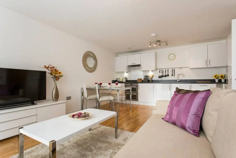 Luxury 1 Bed Apartment With Balcony In Greenwich