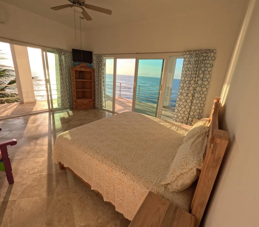 Hotel Luz de Mar  right on the beach