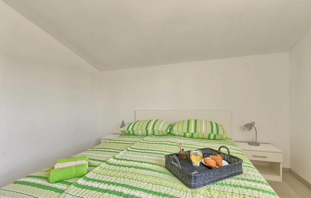 Amazing Home In Stinjan