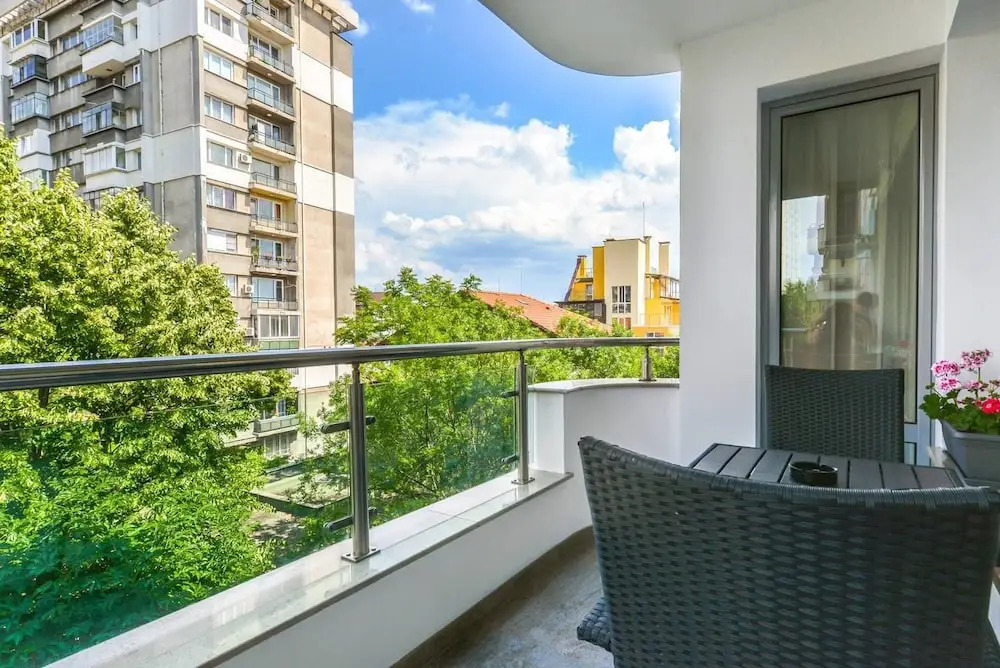 FM Deluxe 1-BDR Apartment with Parking - The M Place