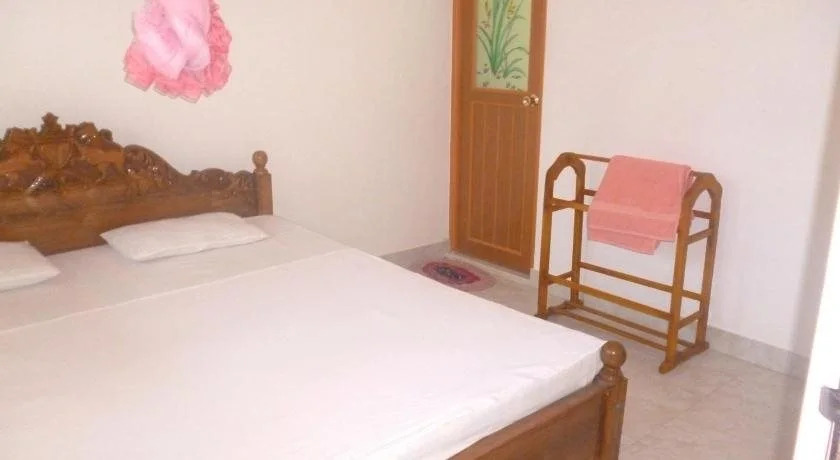 SeaView Paradise Inn