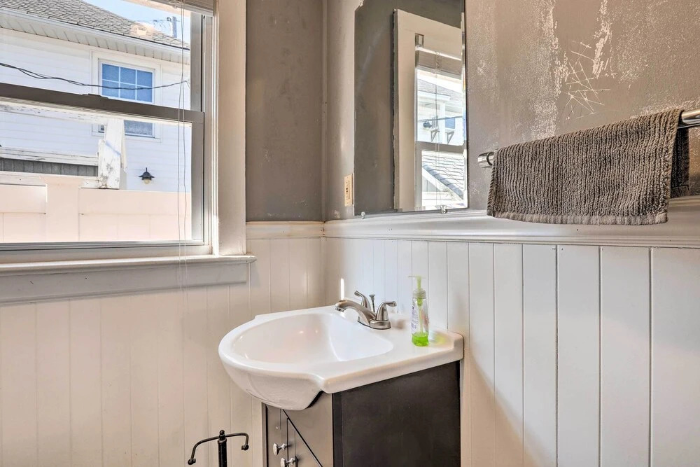 Pet-friendly Belmar Cottage < 1 Mi to Beach!