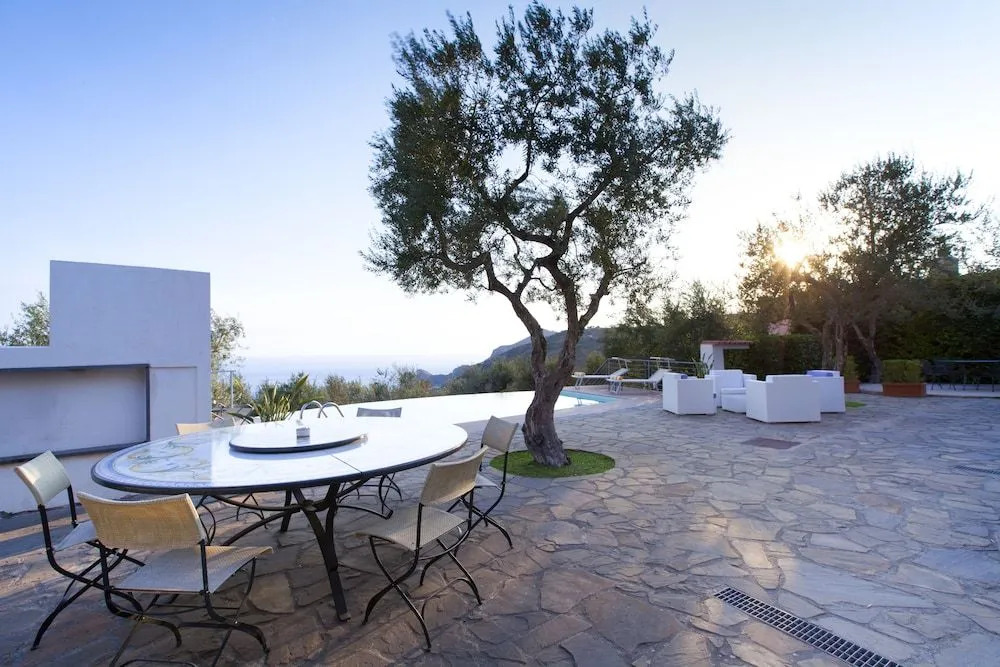 Villa Chez Piè Panoramic Views Pool and Guest Services
