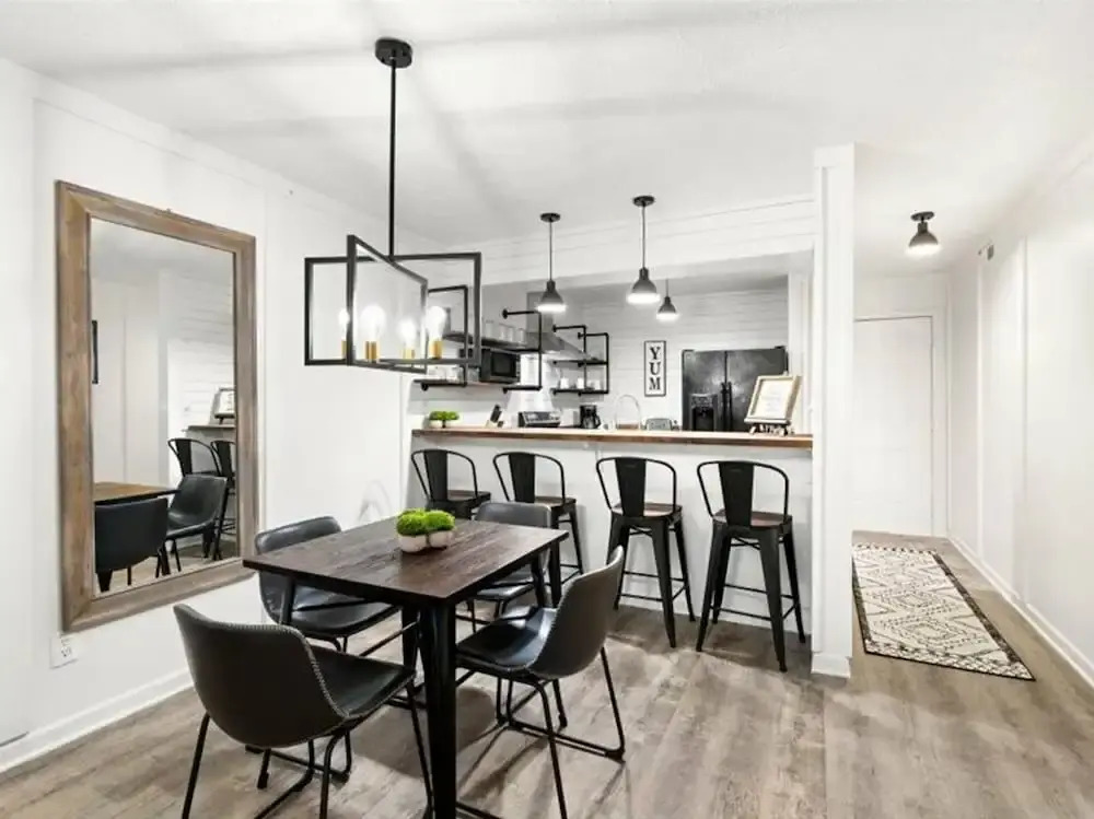 NEW Renovated Fabulous 2 bed 2 Bath Pool View