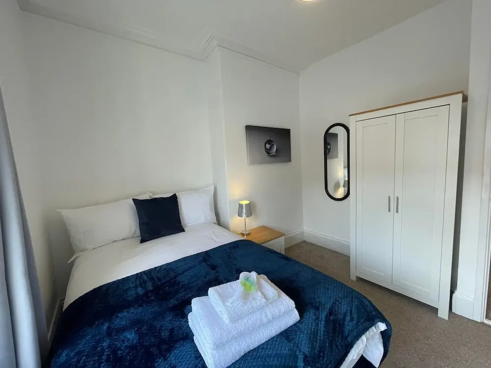 Lovely 3 Bedroom Apartment In Newcastle Upon Tyne With Free Parking