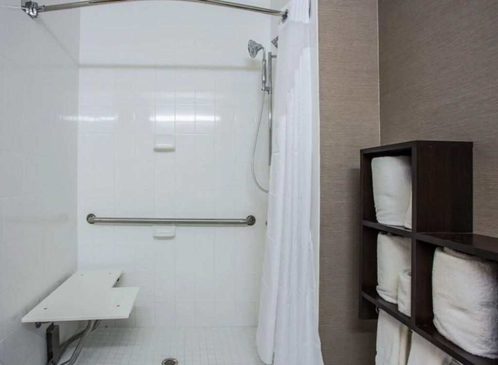 Holiday Inn Express & Suites Naples Downtown - 5th Avenue by IHG