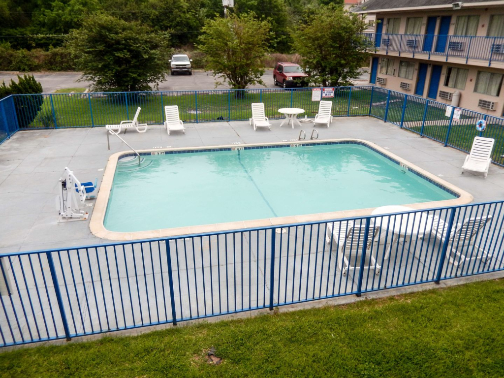 Motel 6-Clute, TX