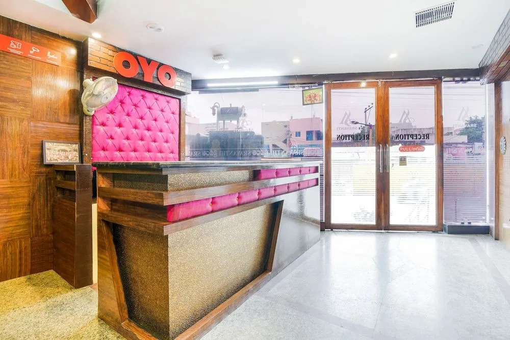 Oyo Flagship 41595 Gayatri Grand