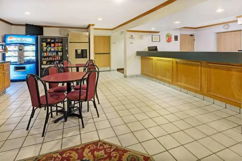 Super 8 by Wyndham Mars/Cranberry/Pittsburgh Area