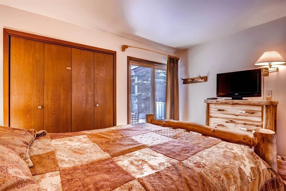1 Bedroom Condo in Keystone - West Keystone