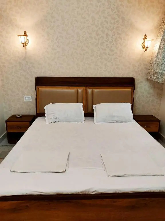 Oyo 91599 Sky Classic Inn