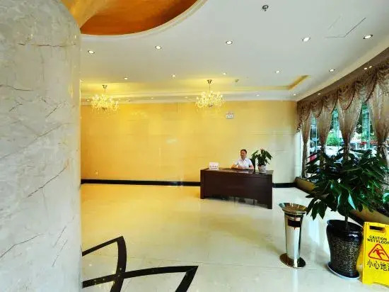 Chuxiong Xinlu Cloud Hotel