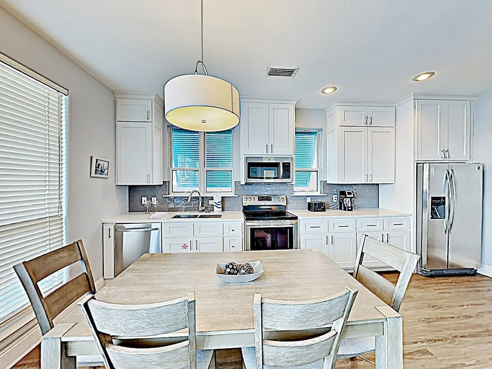 New Listing! Destiny Beach On Lake W/ Pool 2 Bedroom Duplex