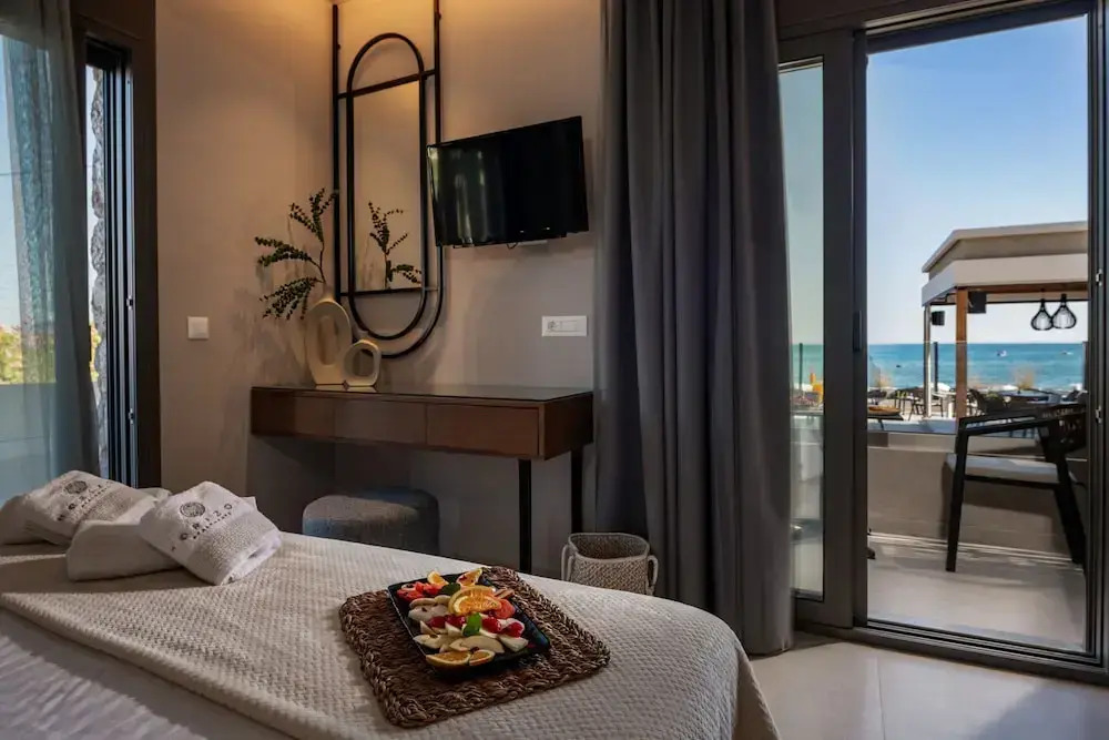 Horizon Apartments - Beachfront Luxury, by ZanteWize