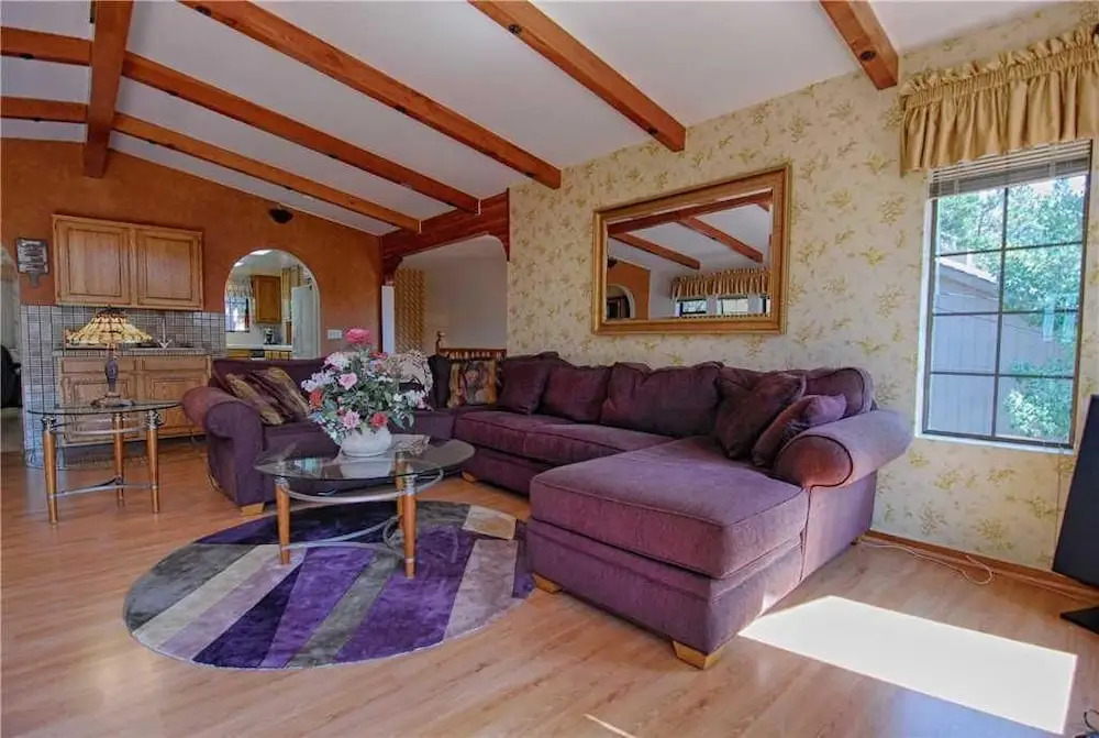 Game Room W/pool Table in Large Home - Kingswood Manor
