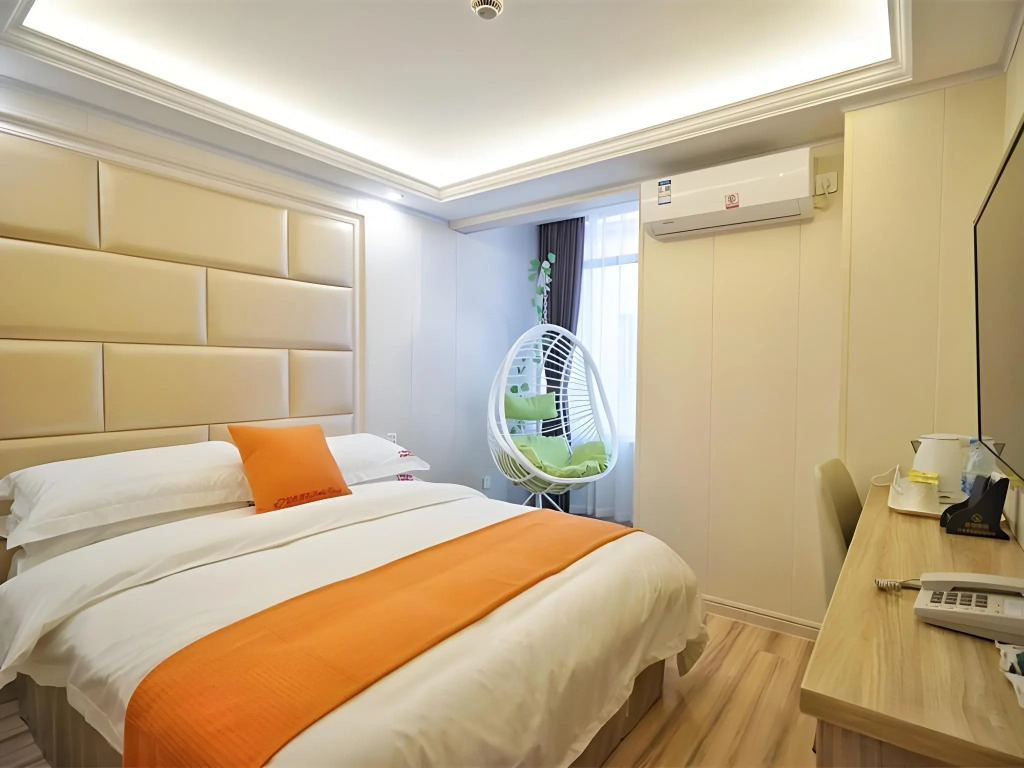 Shell Shanghai Baoshan District  Songbin Road Subway Station Hotel