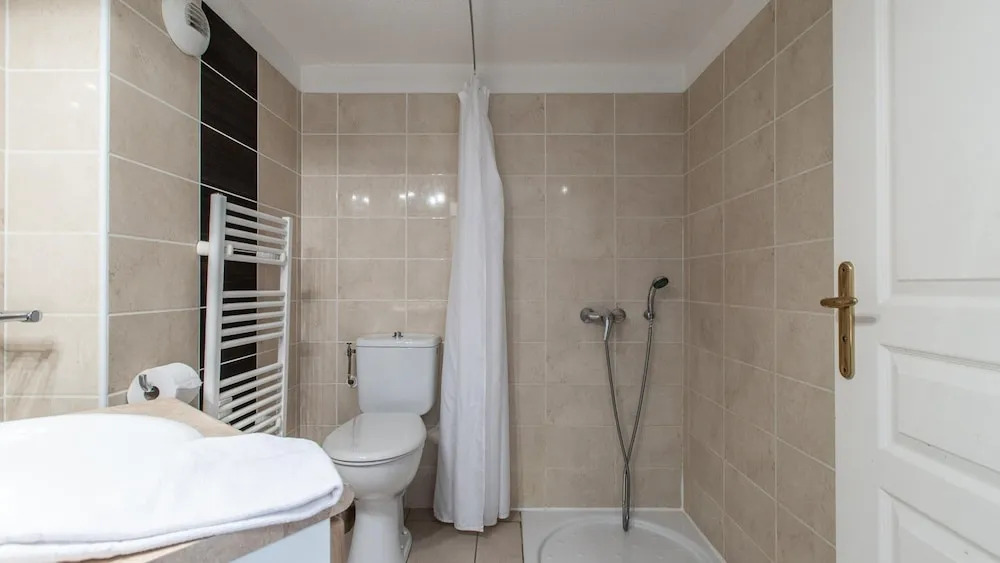 Coastal Stay for 4 in Cagnes-sur-mer
