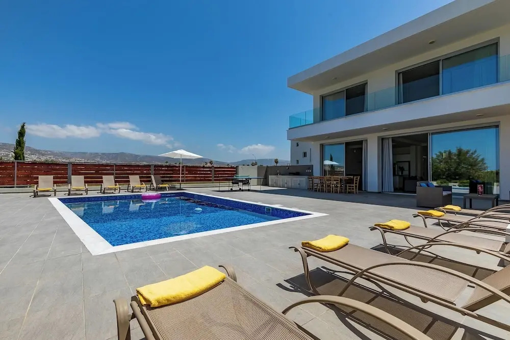 Sea Point Villas Coral Bay Luxury Private Pool villas walk to Beach 3 - 5 BDR in 1 resort
