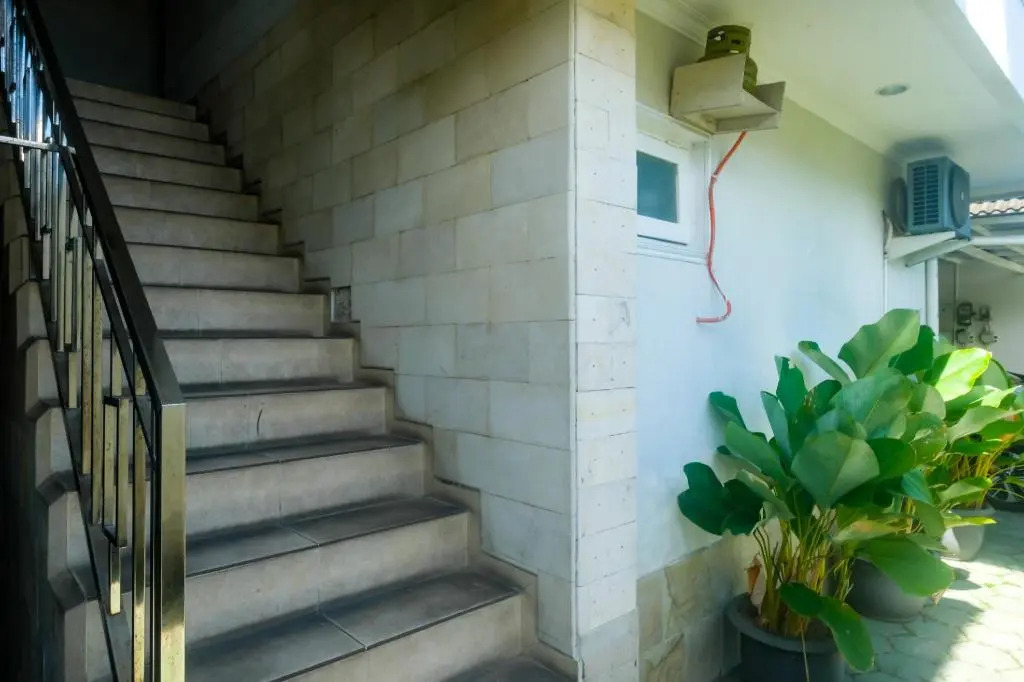 RedDoorz Plus near Adisucipto Airport 2