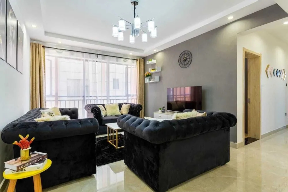 Stay.Plus Splash of Glam Lavington