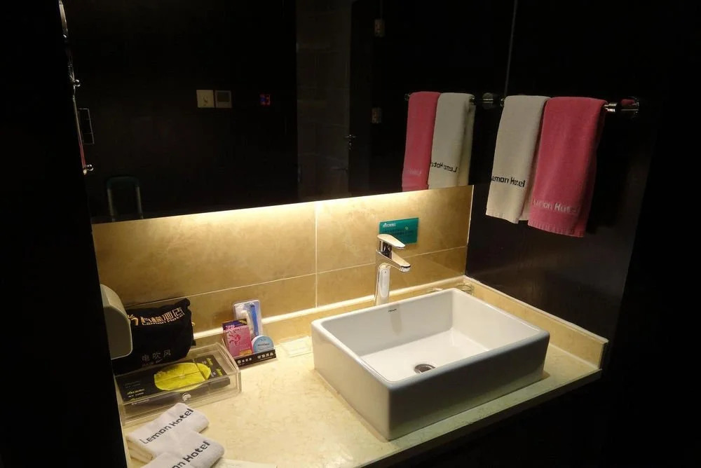 Lemon Hotel