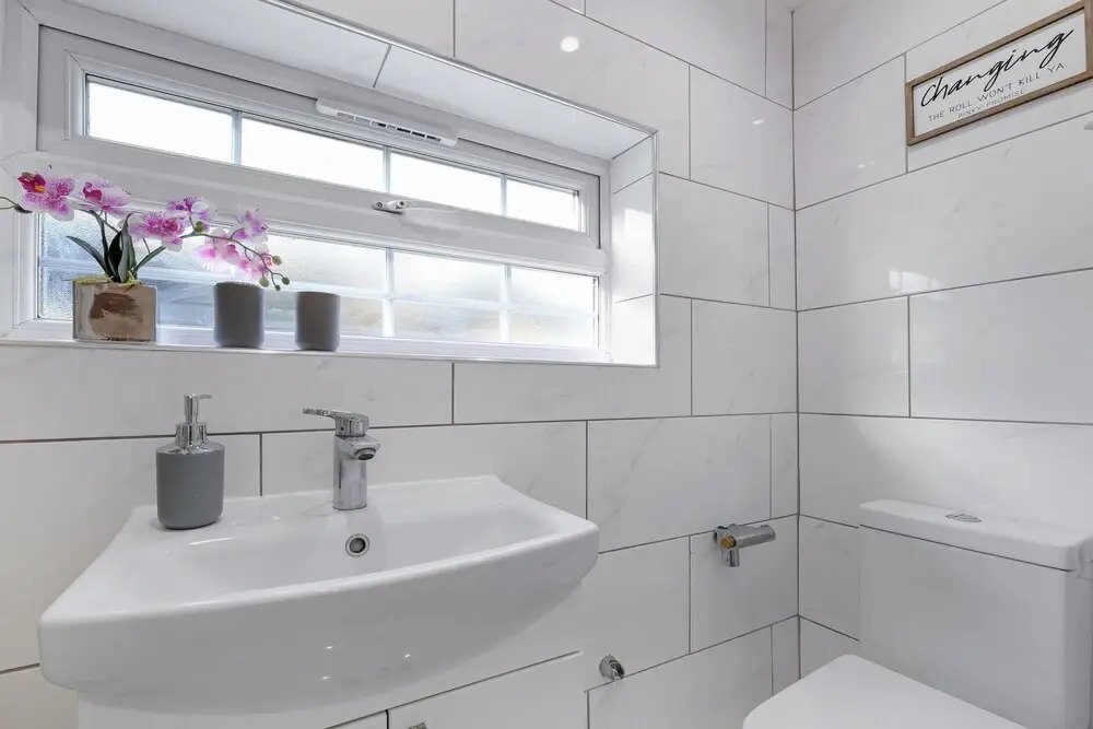 Delightful House 4 bed 2 bath  - Parking
