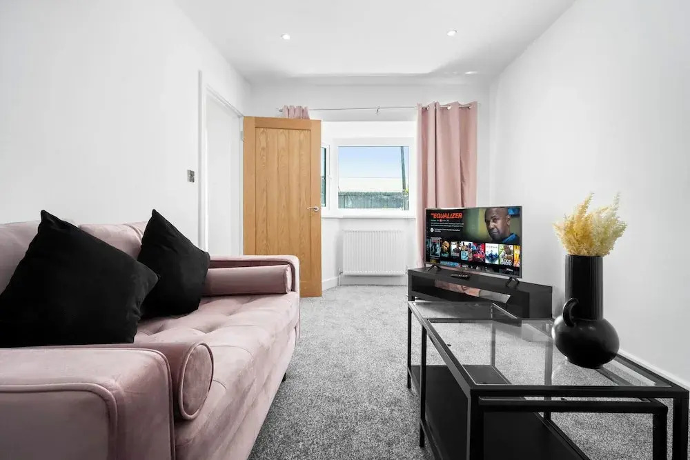 Family/contractors 3 bed House/parking/sleeps 7