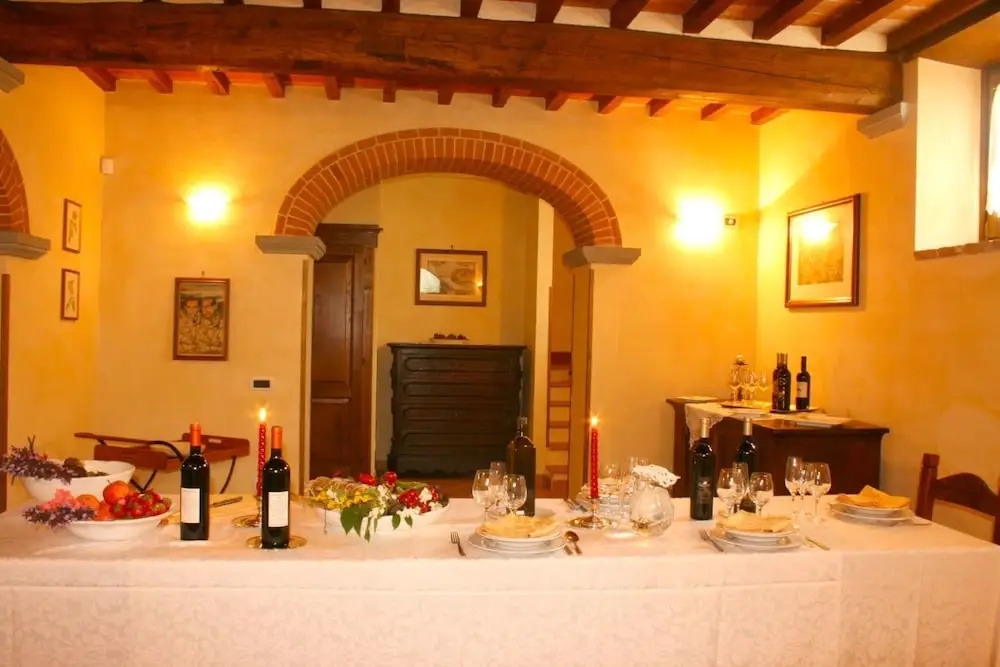 Private Villa with AC, private pool, WIFI, TV, terrace, pets allowed, parking, close to Arezzo