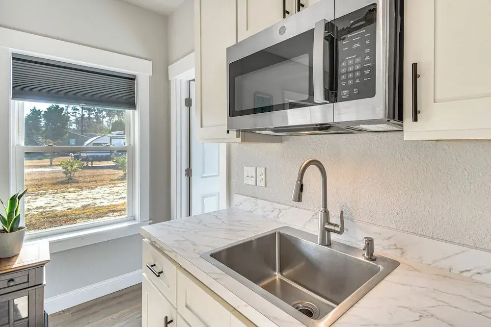 Outer Banks Couples Escape Near Beach & Gardens!