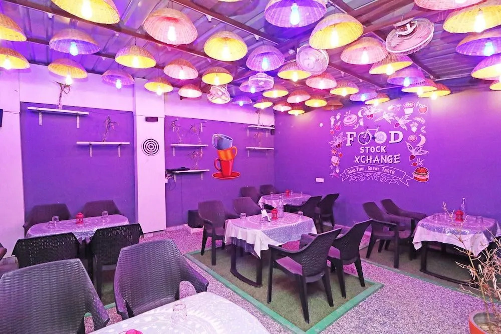 OYO 29423 03 Townhouse Inn