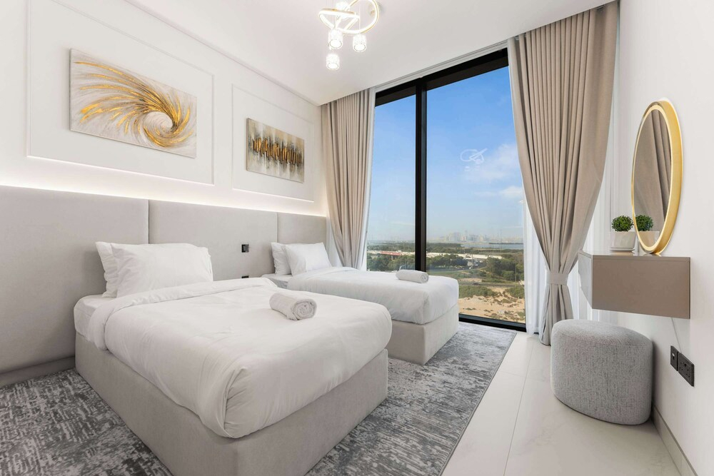 Stayshort - 3 Bed in Meydan Sleeps 7 With Skyline Views