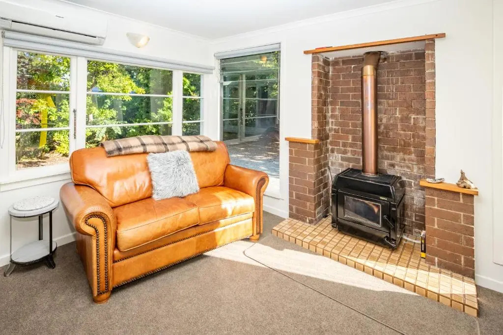 Hop, Skip and Jump to the Lake - Te Anau House