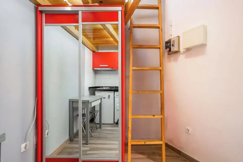 Real01 · Tiny Little Home in the City Centre