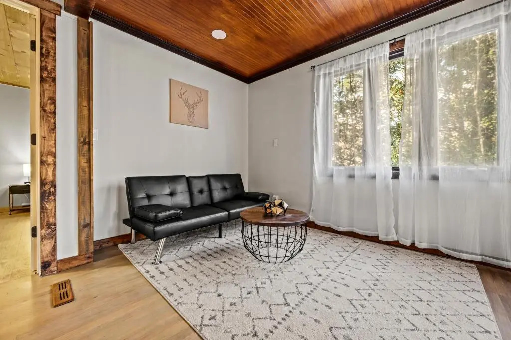 Smoky Bear BnB! Theater, Game Room, Hot Tub, Bar, 5Br 5Ba