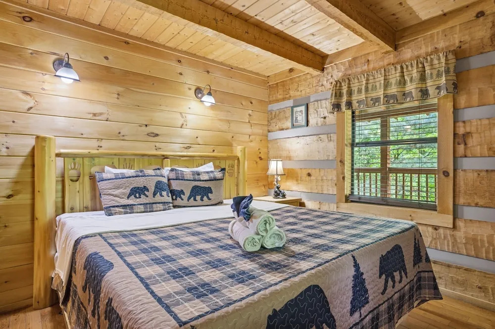 Black Bear Hideaway 2 Bedroom Home