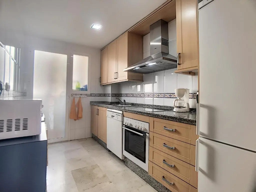2239-Lovely 2 bedrooms with pool and paddle court