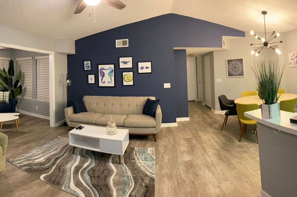 Seas the Day Bright 2BR Surfside Beach Condo w/ King Bed, Carolina Room & Pet-friendly Vibes