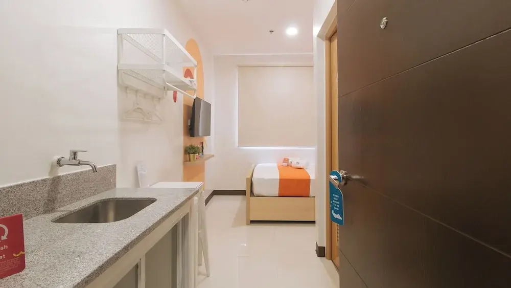 Sans Hotel at One JD Place Makati by RedDoorz