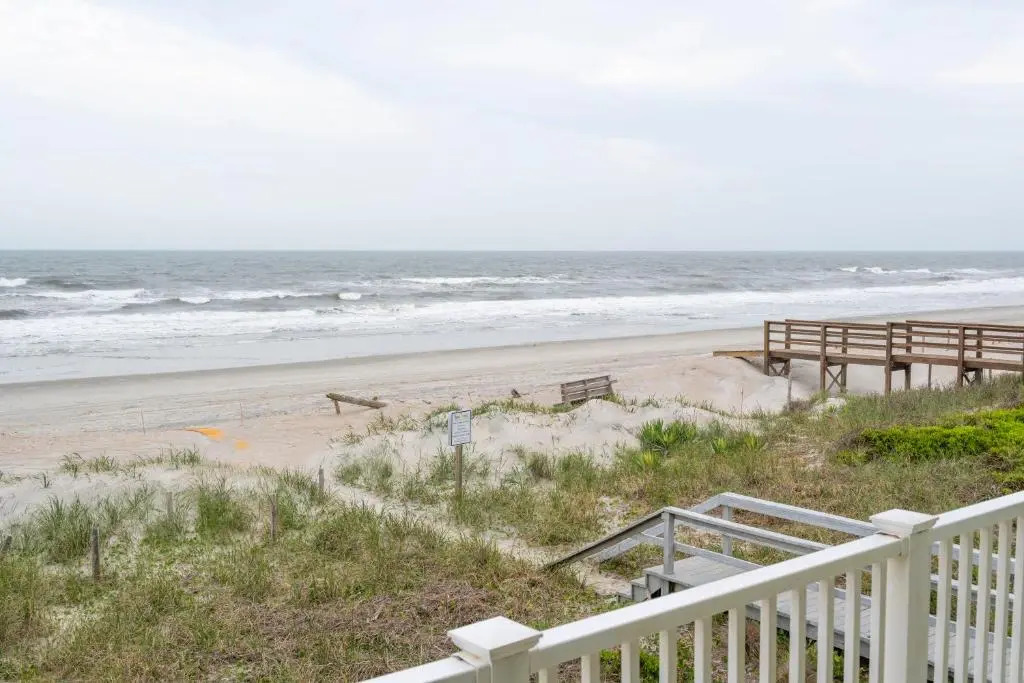 Breezy Oaks by Oak Island Accommodations
