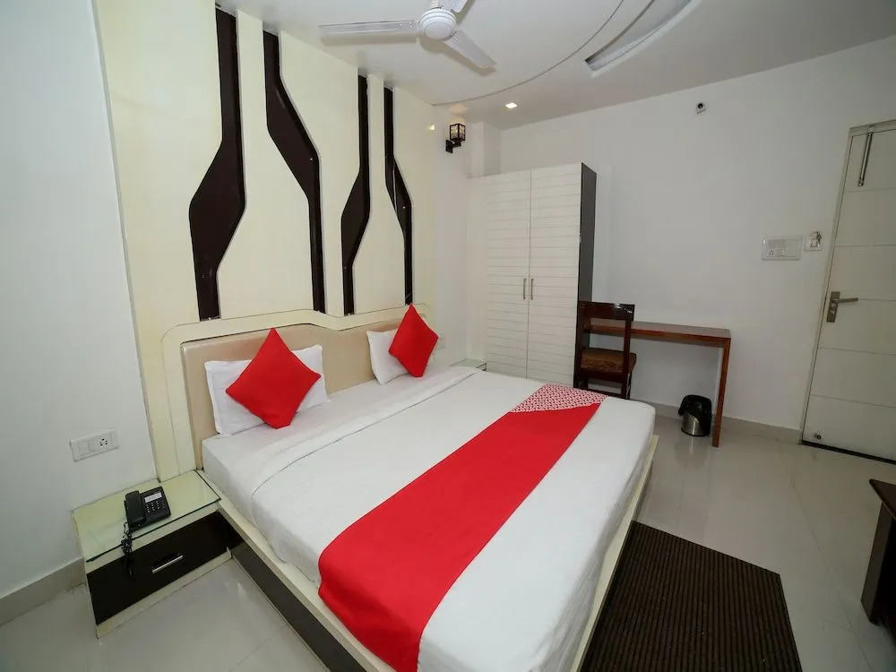 OYO 7367 Hotel Dessert Palm