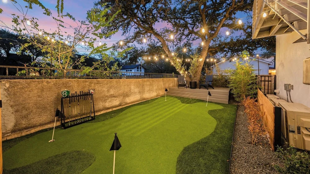 Luxe 6bdr Retreat w/ Putting Green + Game Room Bouldin Collective by Avantstay