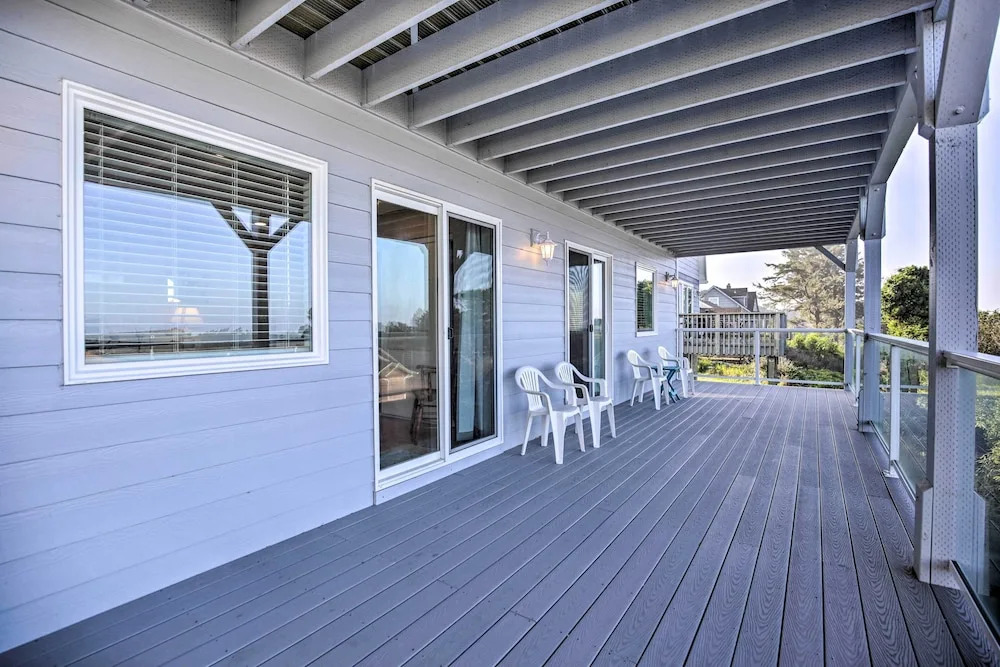 Ocean-view Lincoln City Retreat w/ 3 Viewing Decks