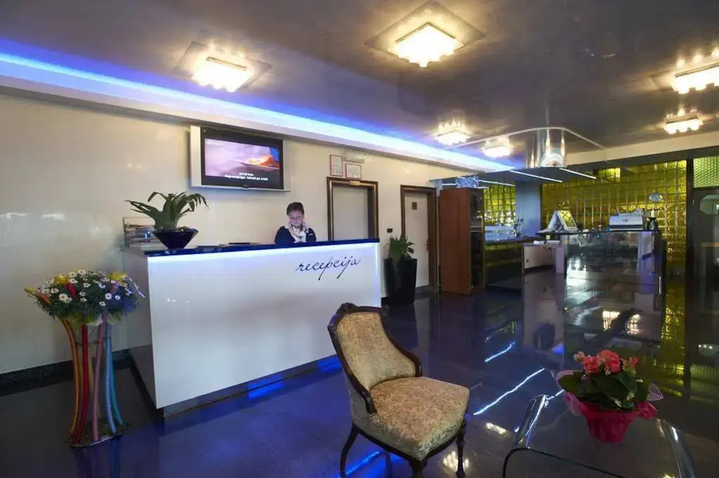 Hotel Tomi